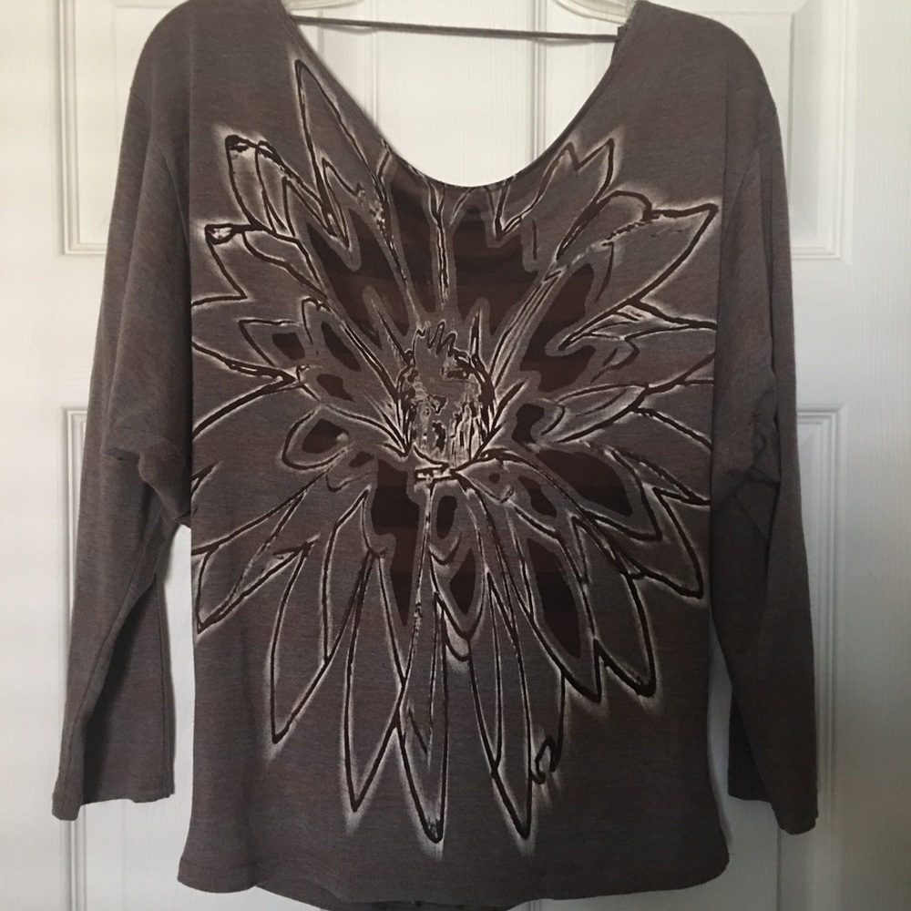 Cute 3/4 length sleeve shirt.